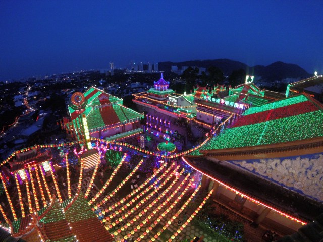 Kek Lok Si Temple - all lit up!