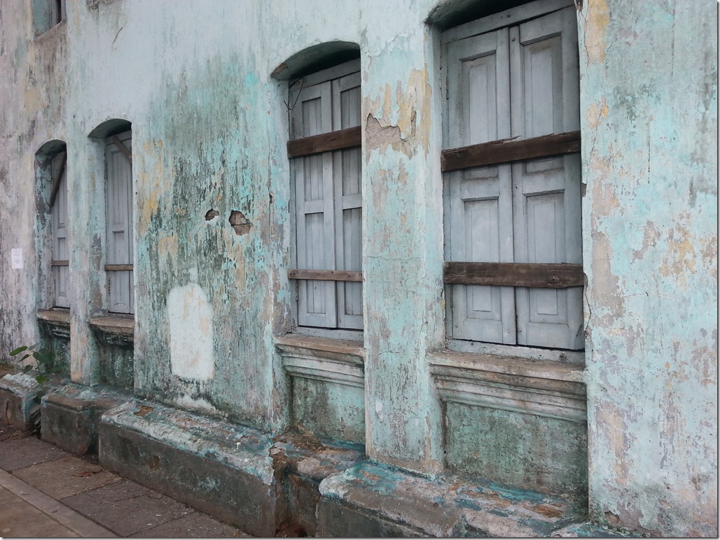 An example of the decay in Yangon.